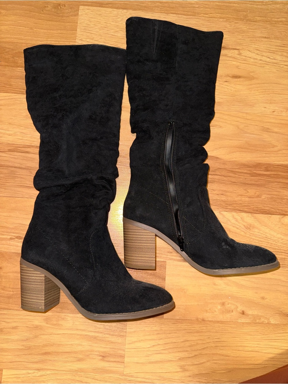 Universal Thread Boots - Picture 2 of 5